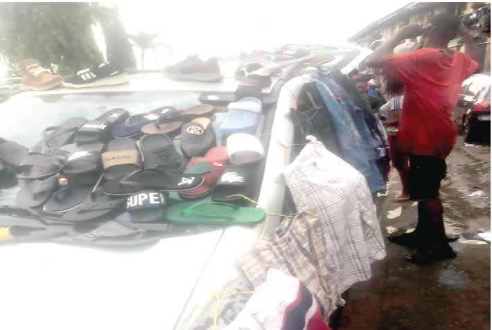 More brokers dump leased space, go vehicles to portable shops