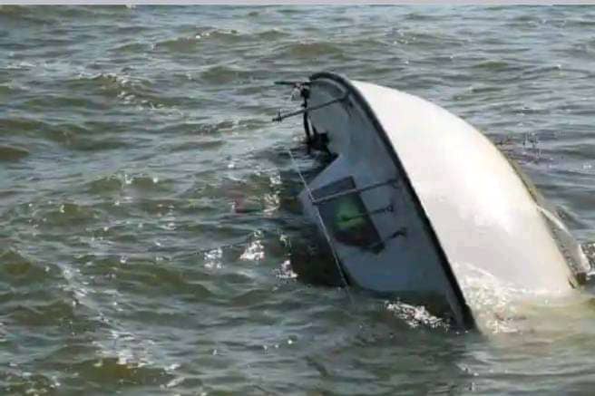 Many missing as boat with 100 passengers capsizes in Niger