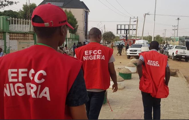 EFCC Officer Slumps, Dies in Lagos Street