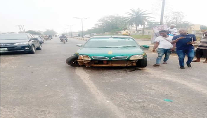 20 Passengers Escape Death in Lagos, Ogun Road Crashes